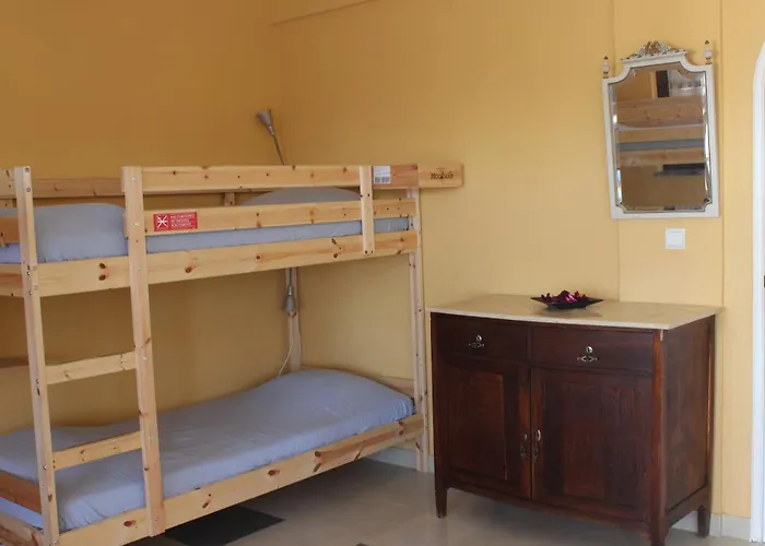 Ericeira Chill Hill Hostel & Private Rooms - Peach Garden