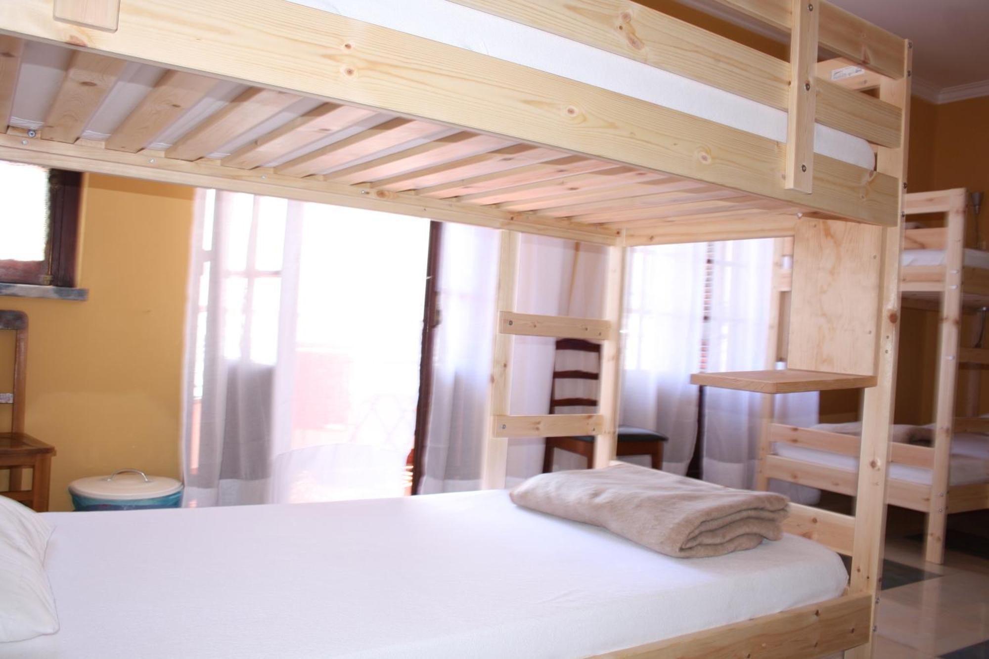Hostal Chill Hill & Private - Peach Garden Ericeira