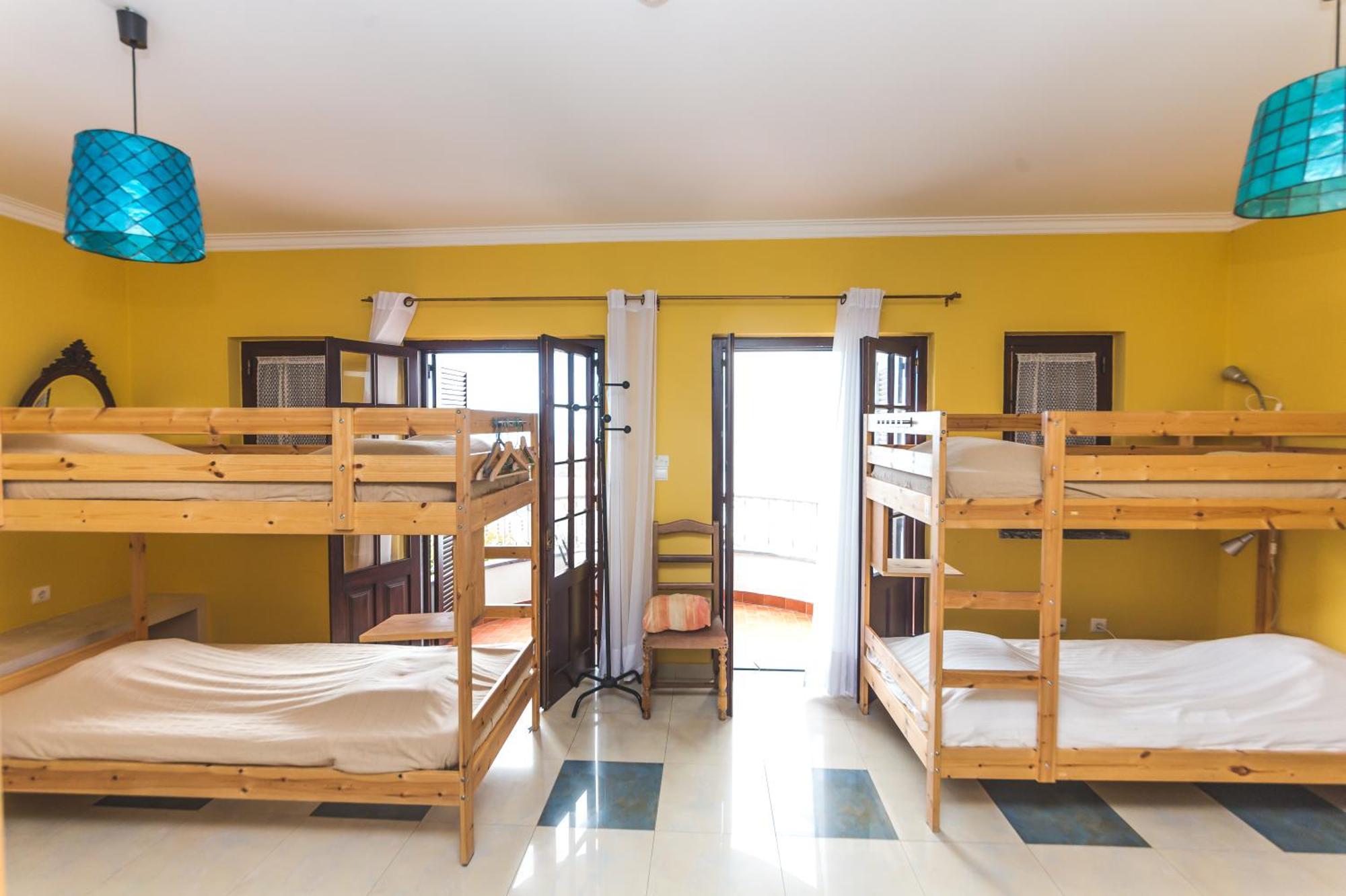 Chill Hill & Private - Peach Garden Hostal Ericeira